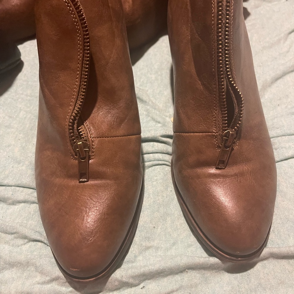I am selling several different shoes .. a lot of the boots are a size 8 ..